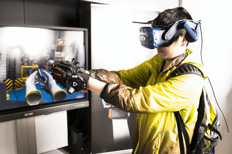 Mixed Reality (MR)
